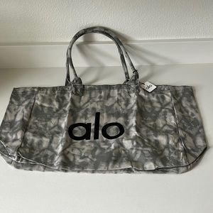 NEW NWT Alo Yoga Tiedye One Size Shopper Tote RARE Bag